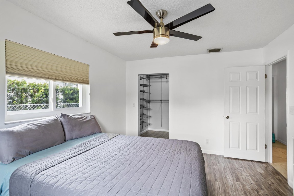 6579 Country Wood Way