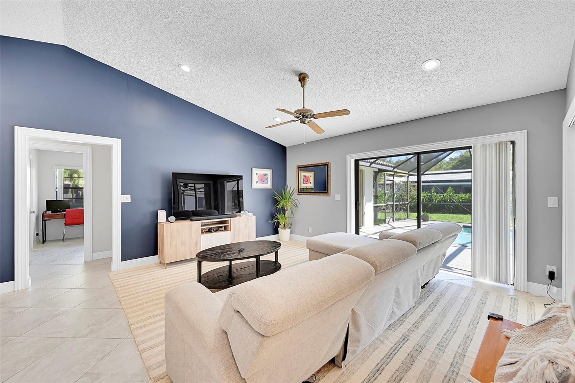 935 NW 110th Lane