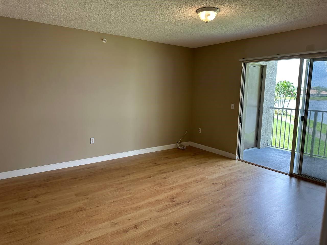 5045 Wiles Rd 202