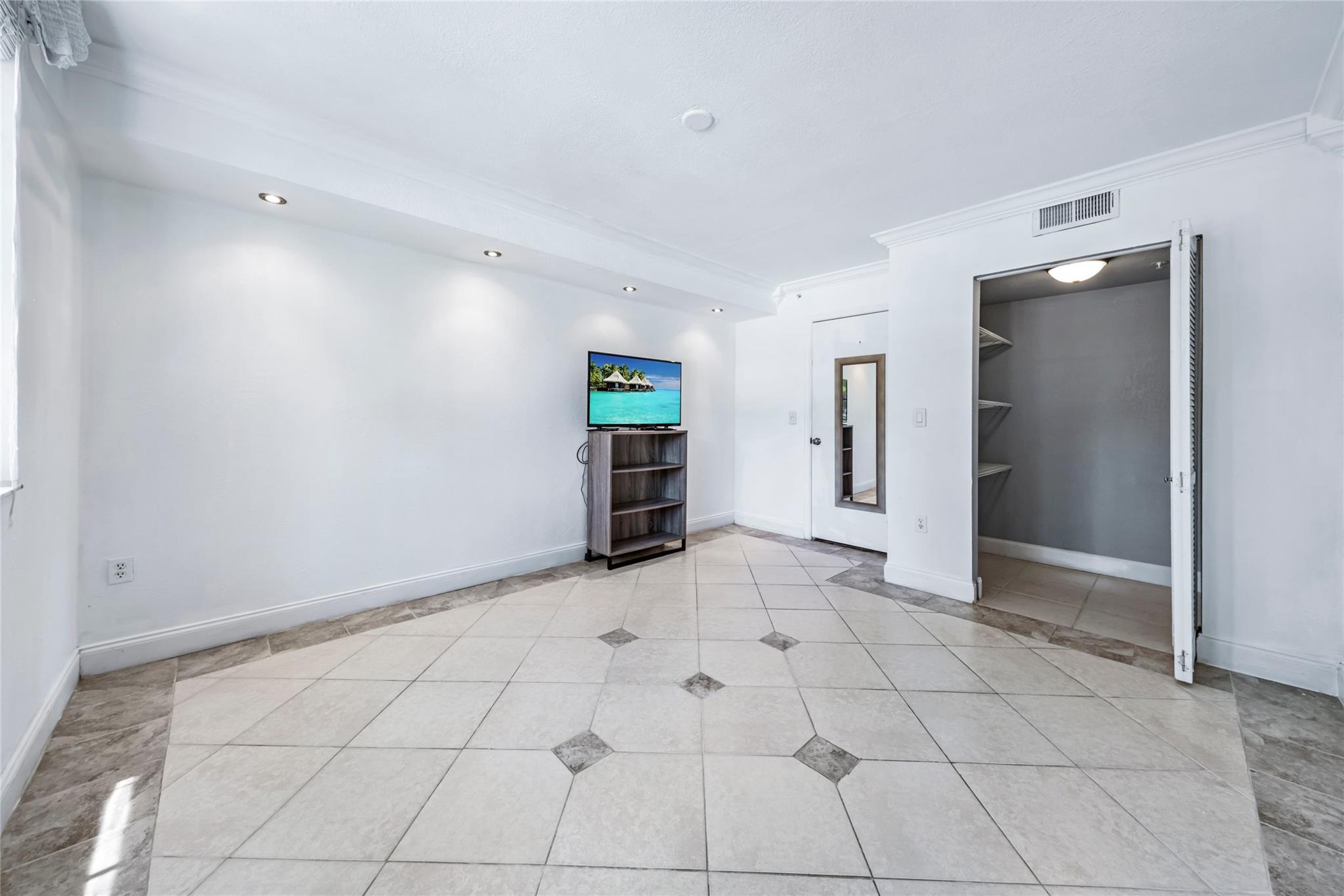 4856 N State Road 7 104