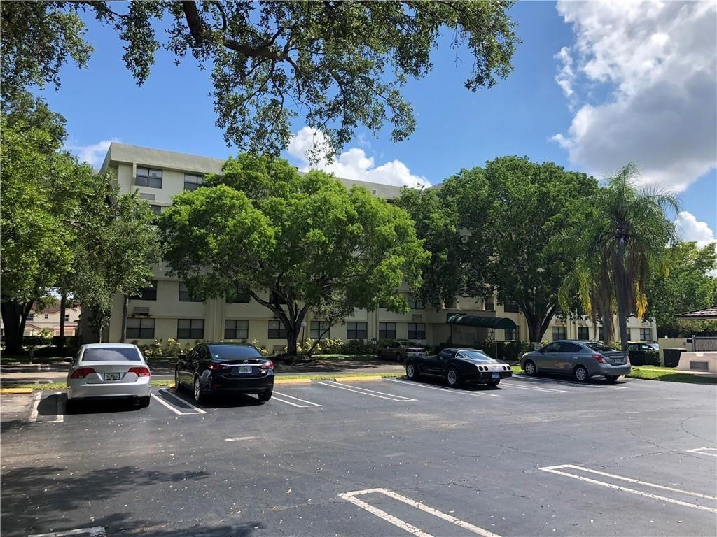 2401 Riverside Dr 106