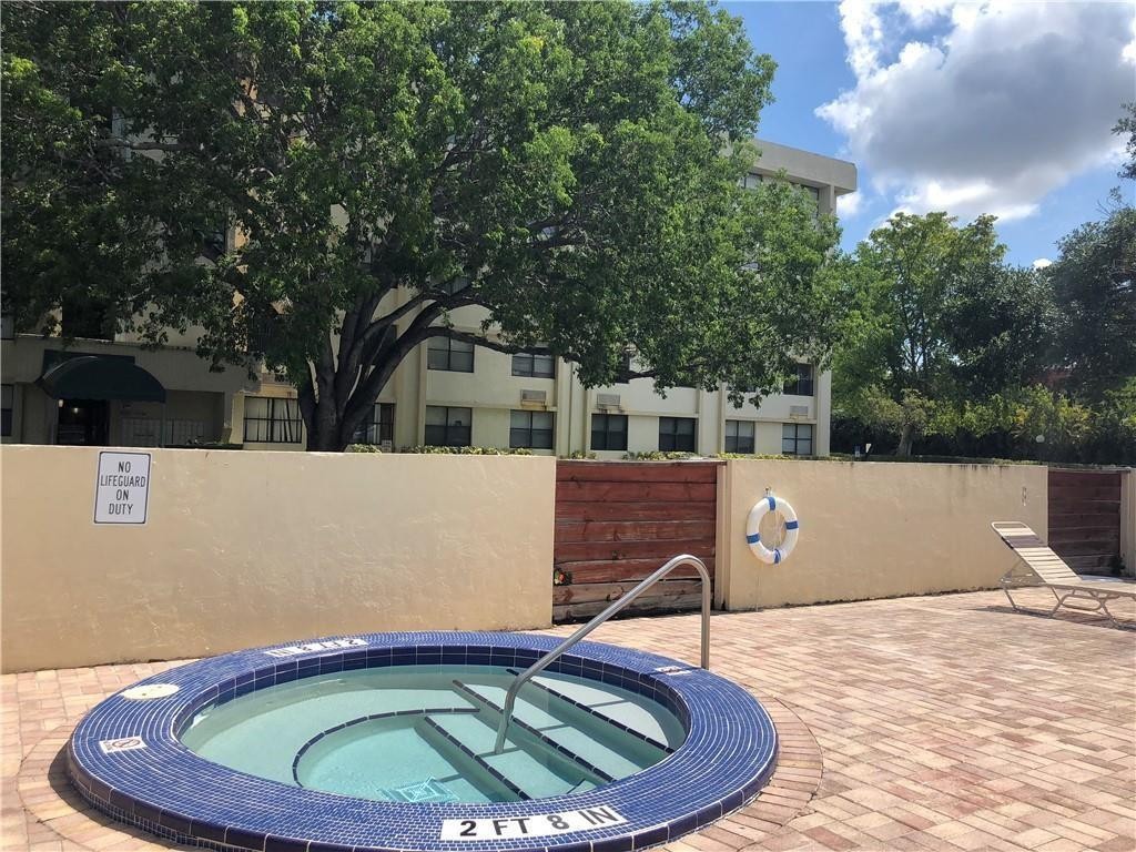 2401 Riverside Dr 106