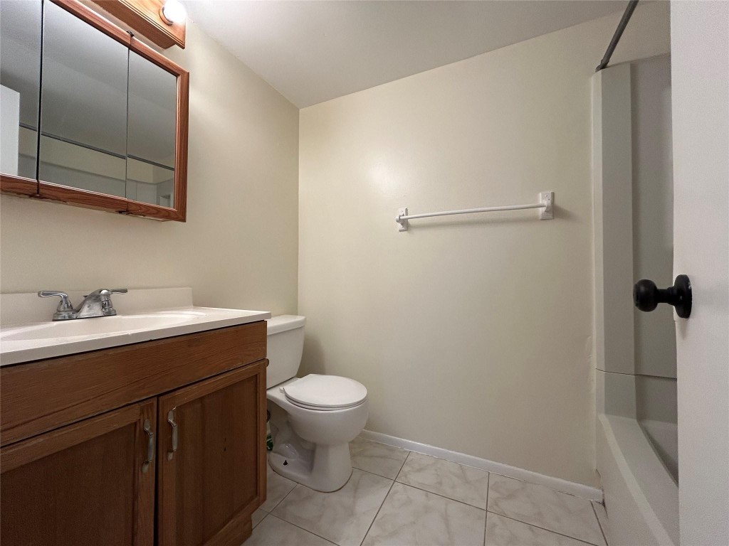 2401 Riverside Dr 106