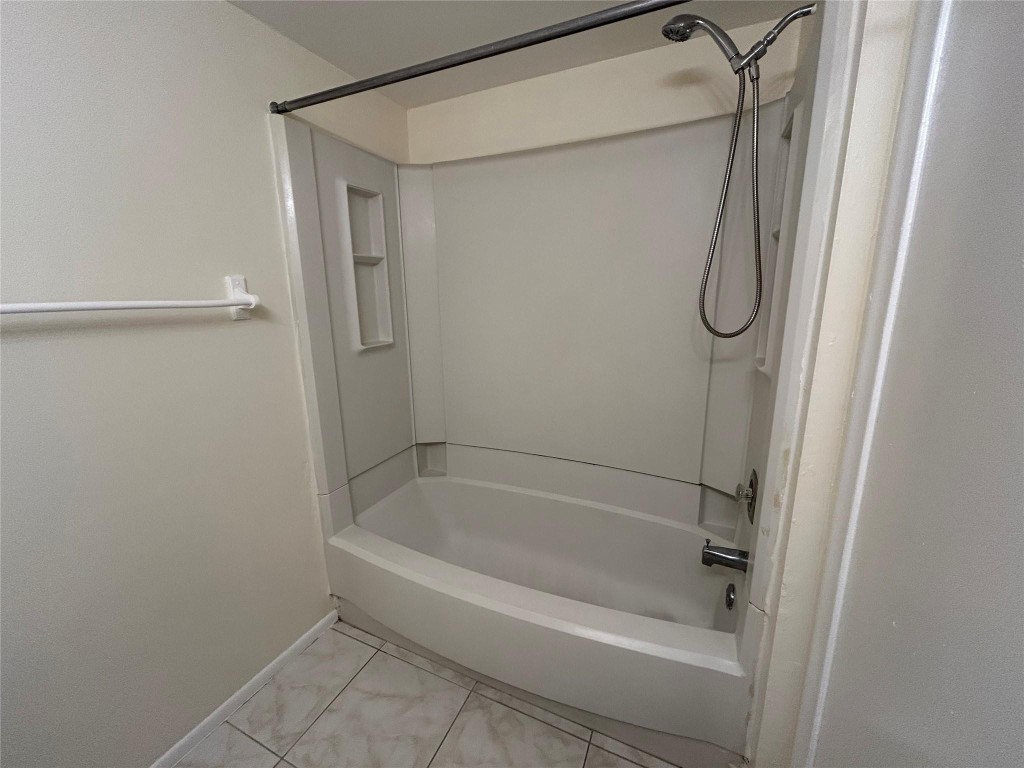 2401 Riverside Dr 106