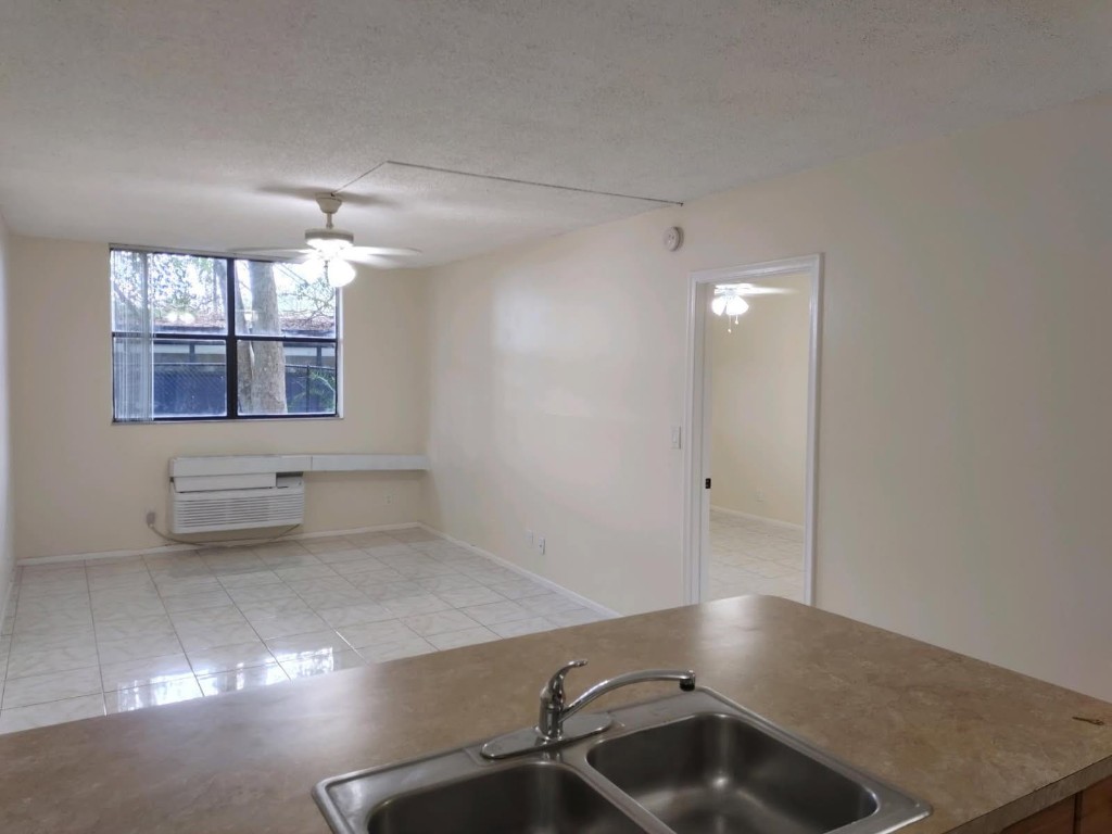 2401 Riverside Dr 106