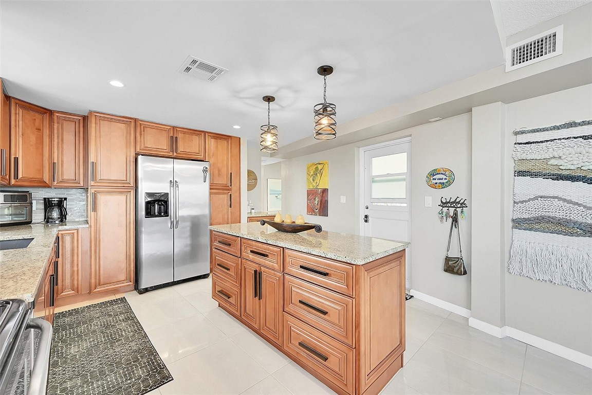 401 N Riverside Dr 108