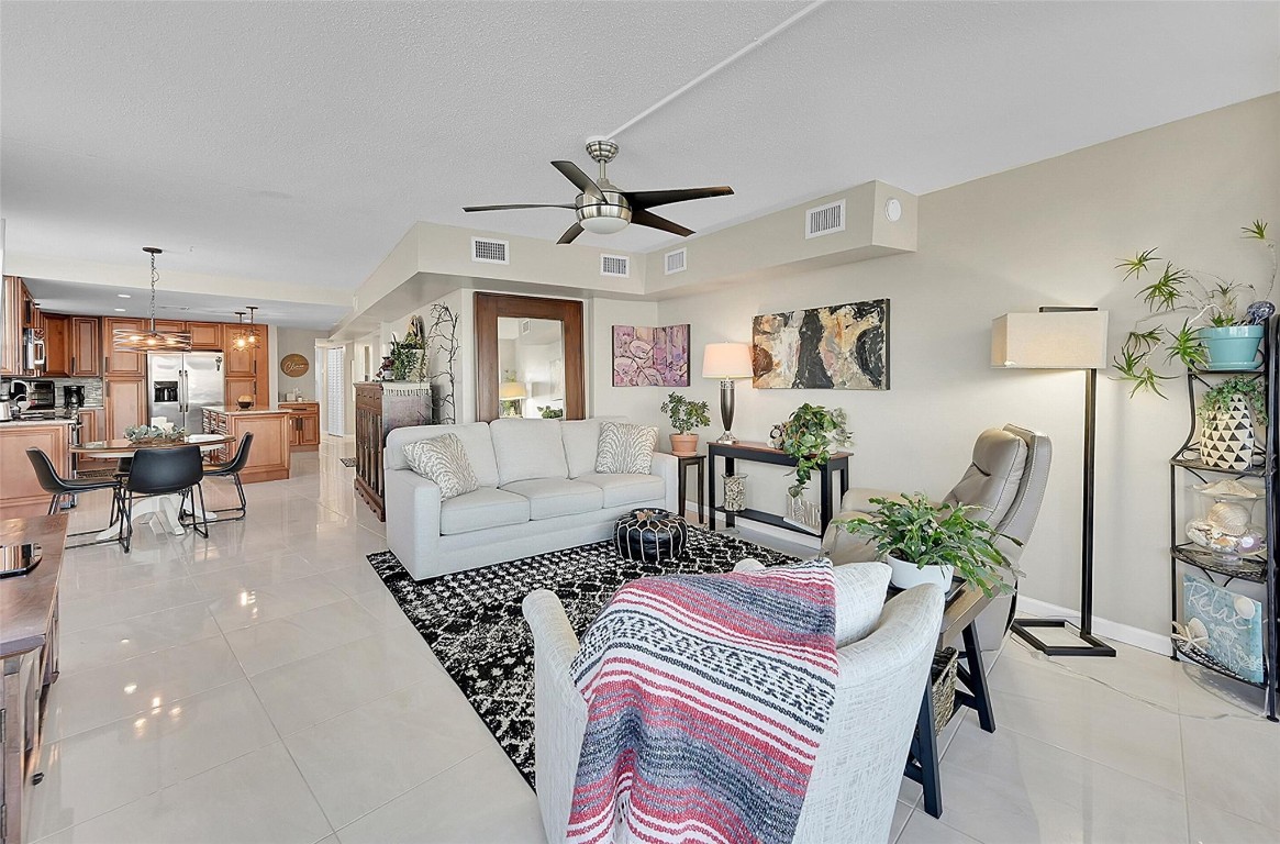 401 N Riverside Dr 108