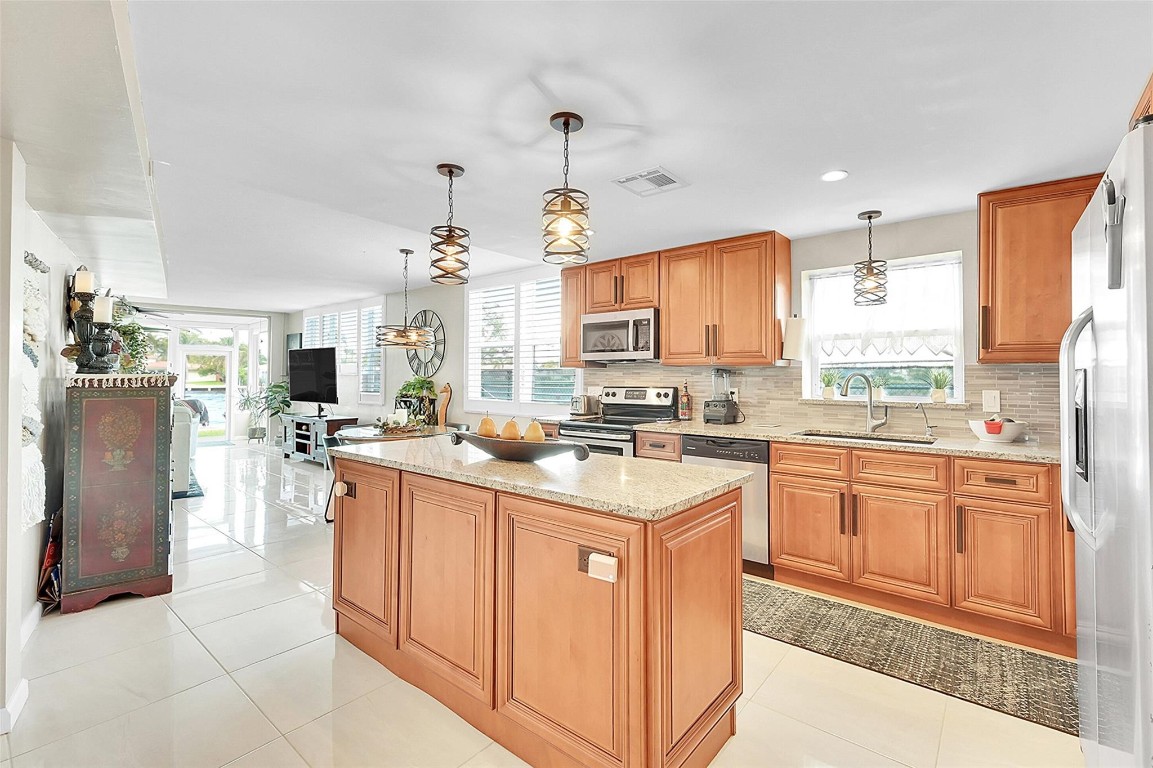 401 N Riverside Dr 108