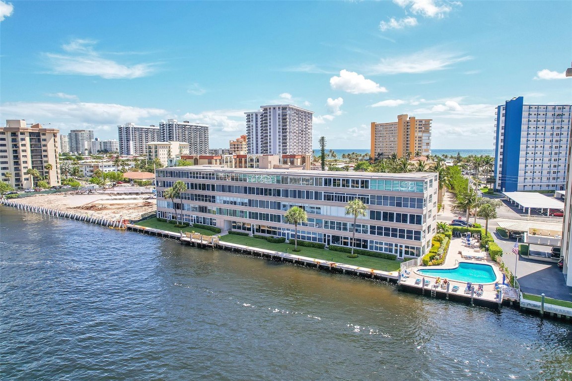 401 N Riverside Dr 108