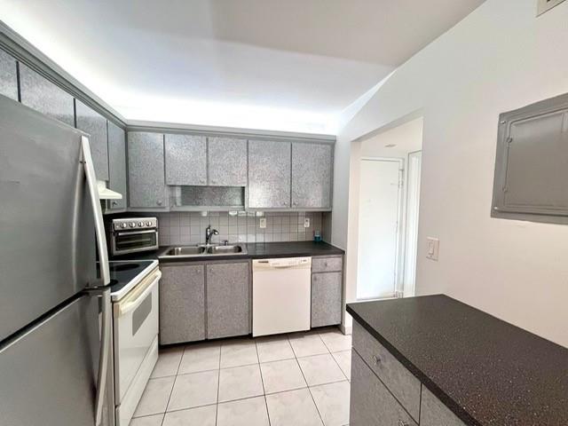 9355 SW 8th St 320