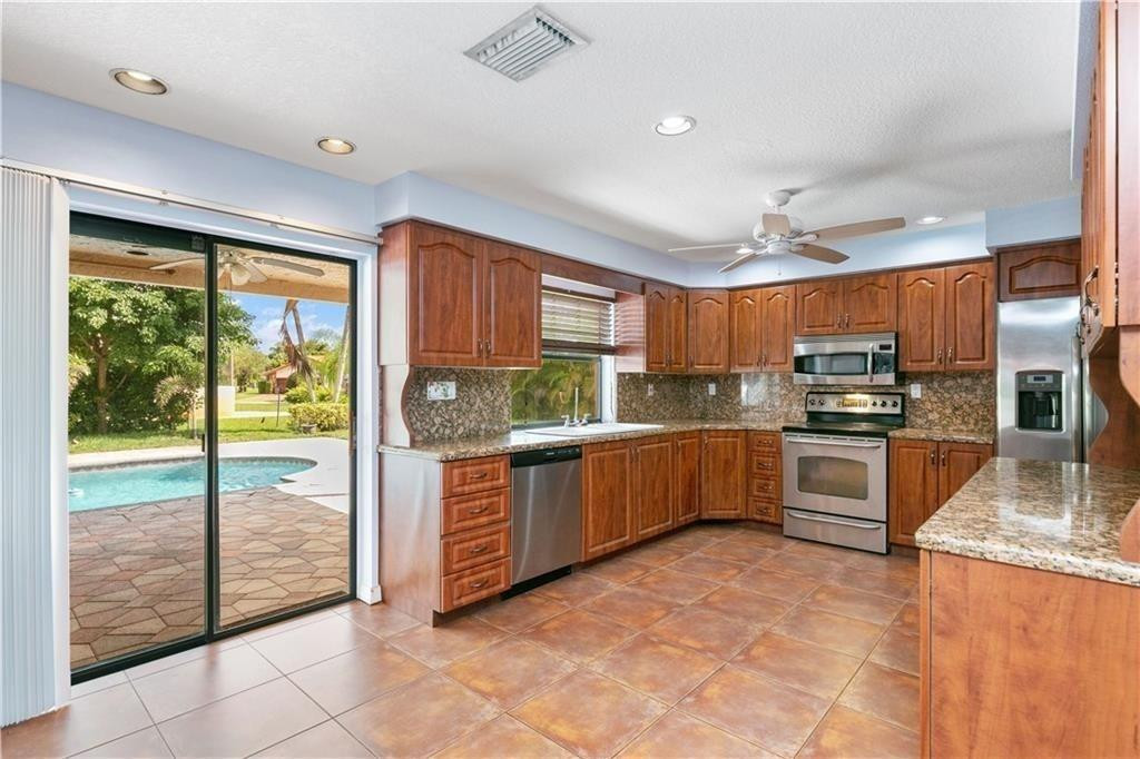 406 NW 101st Ter