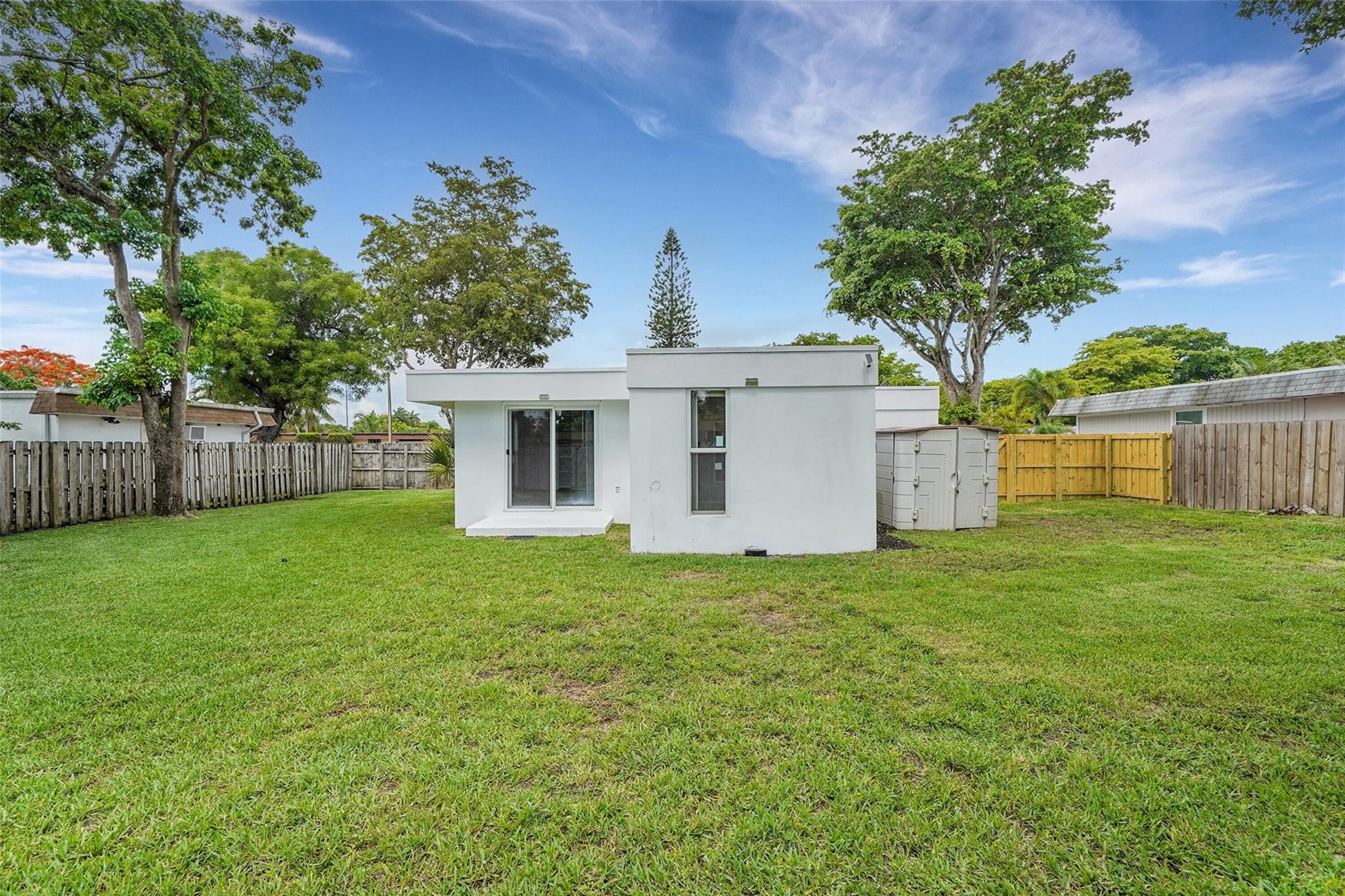 7802 NW 75th Ave