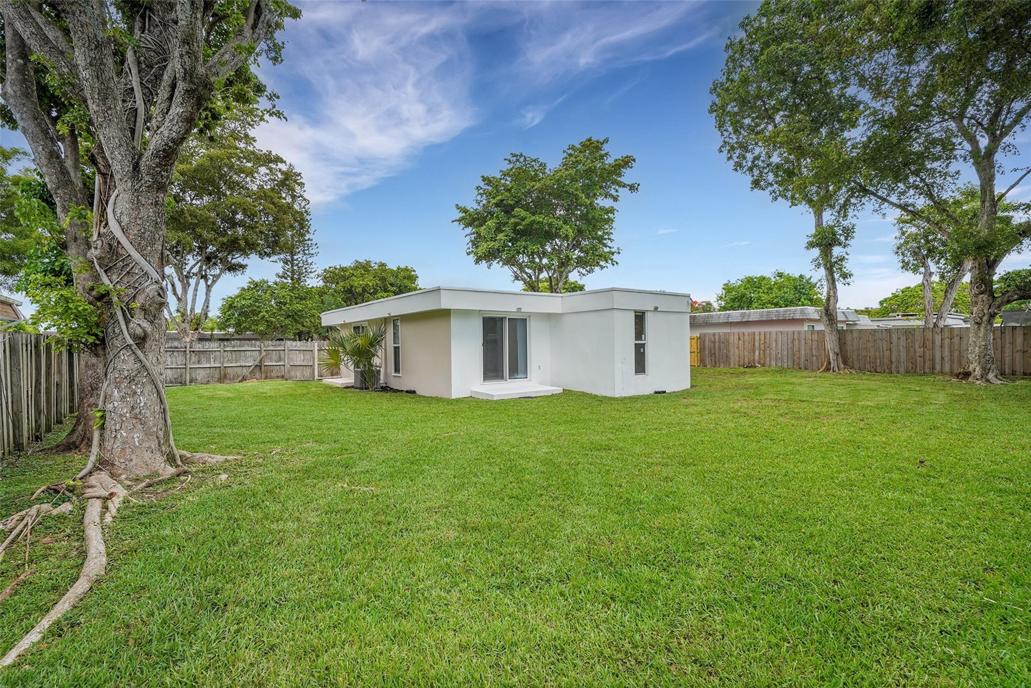 7802 NW 75th Ave