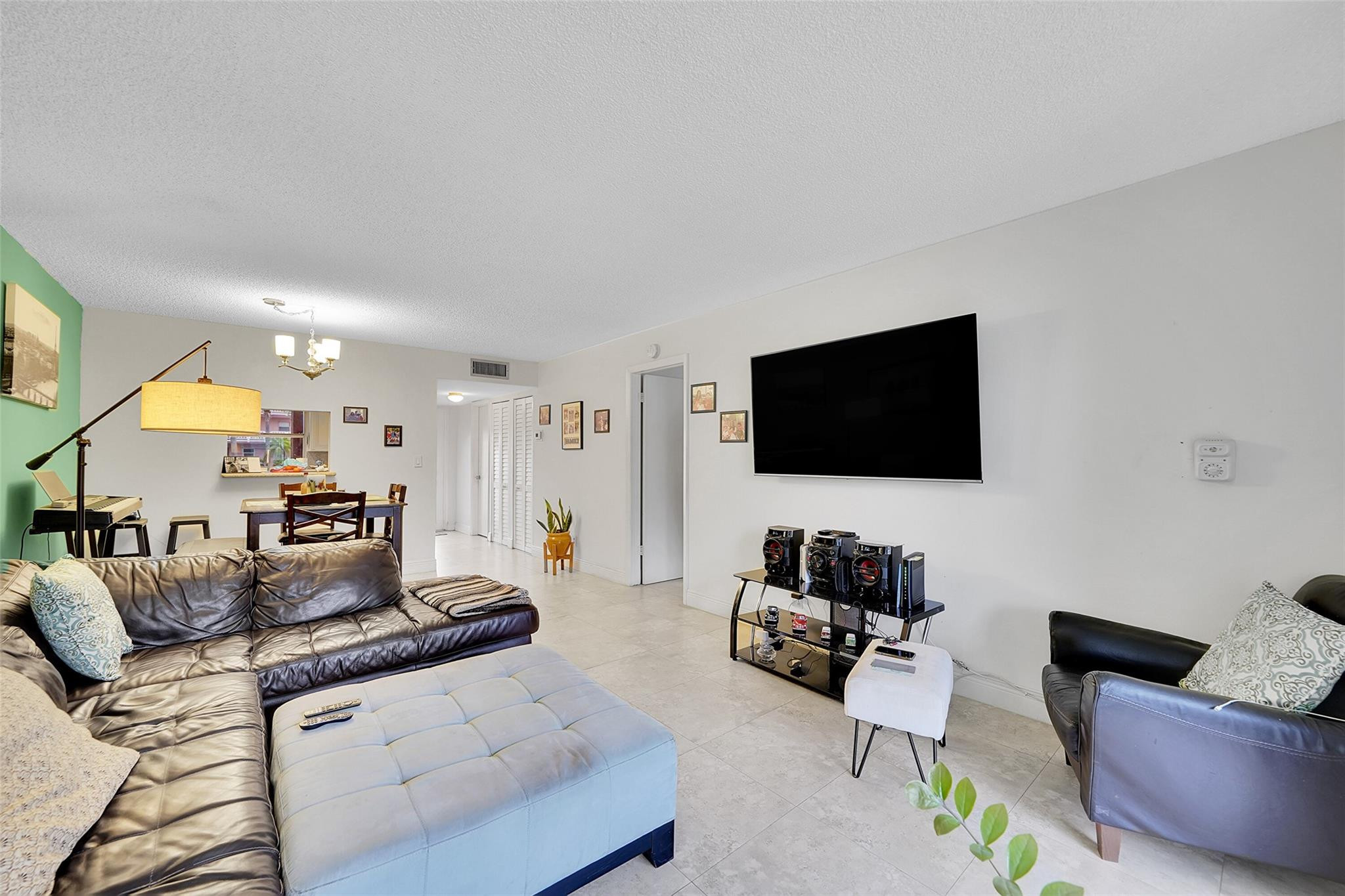 9401 Lakes Blvd 111