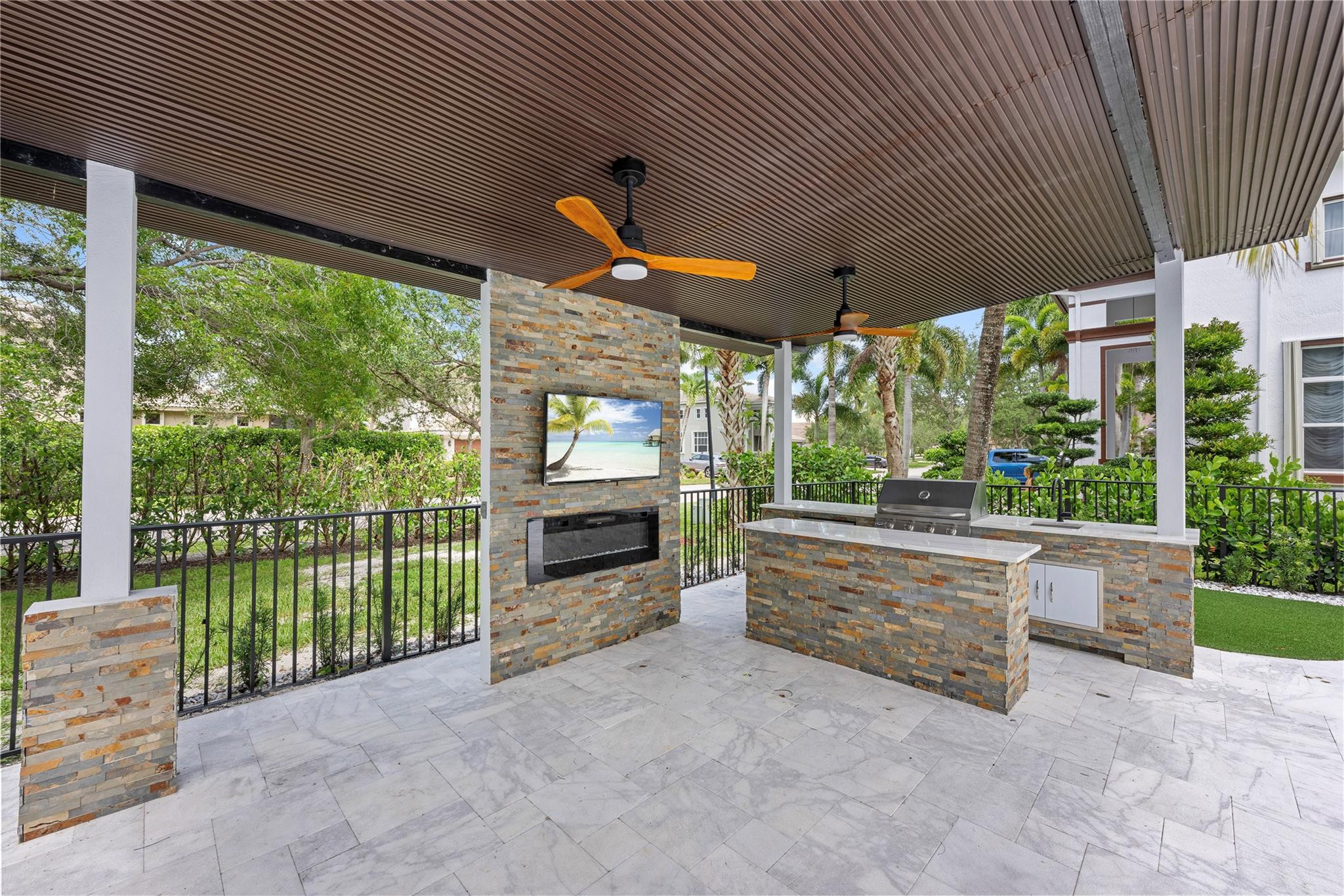 7582 NW 127th Manor