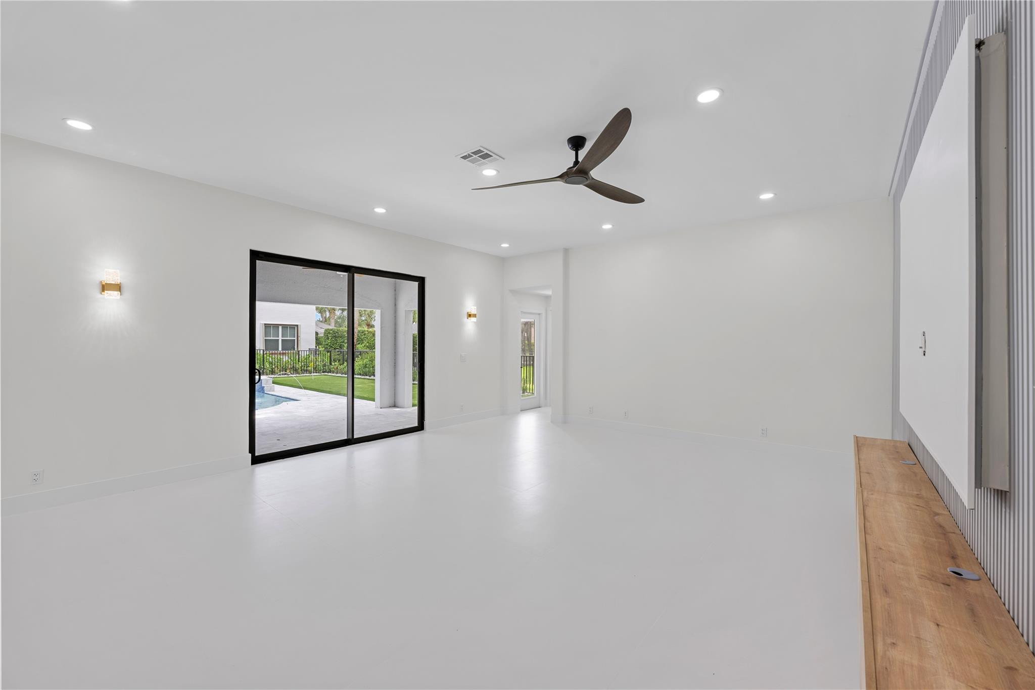 7582 NW 127th Manor