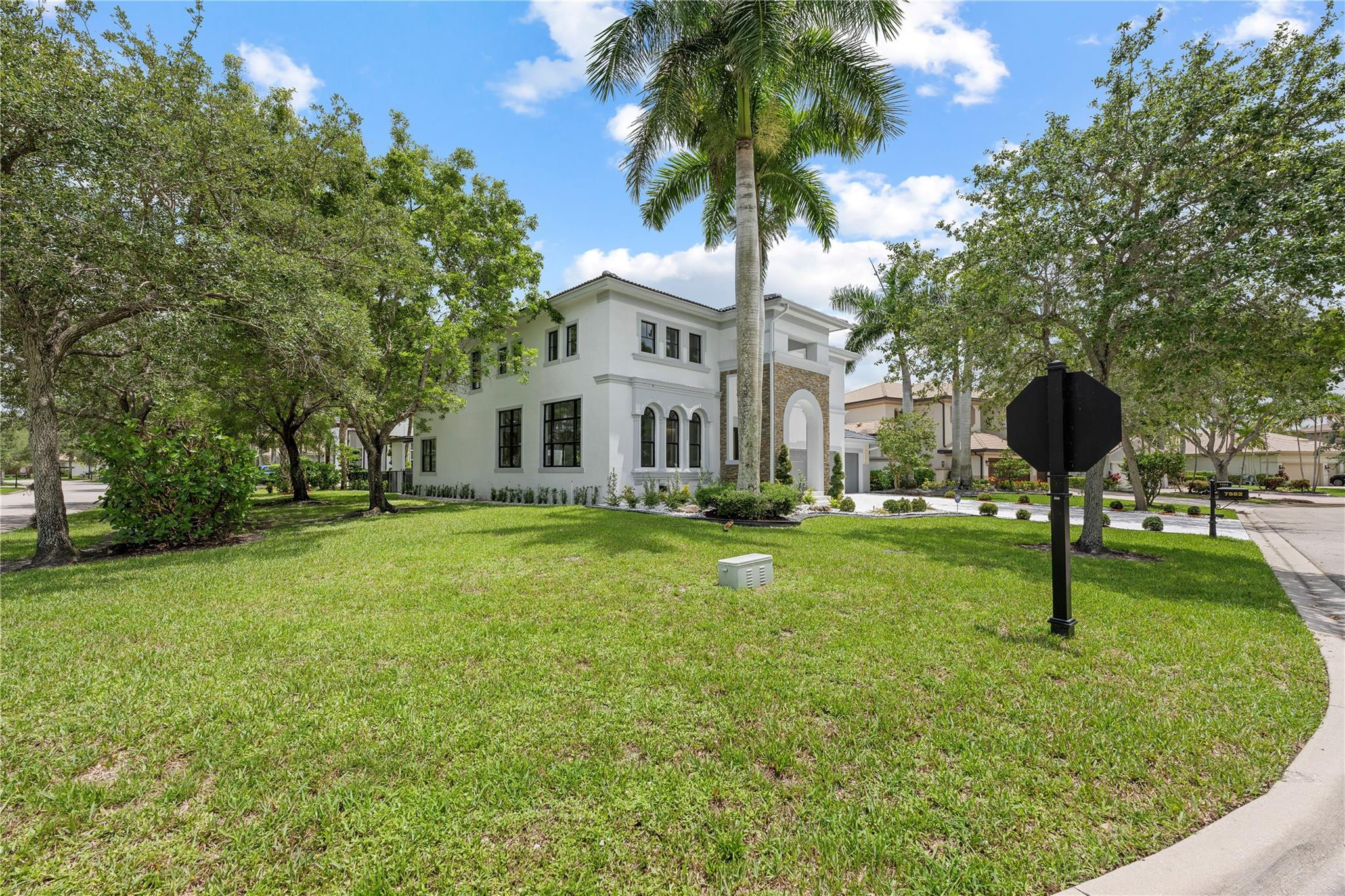 7582 NW 127th Manor