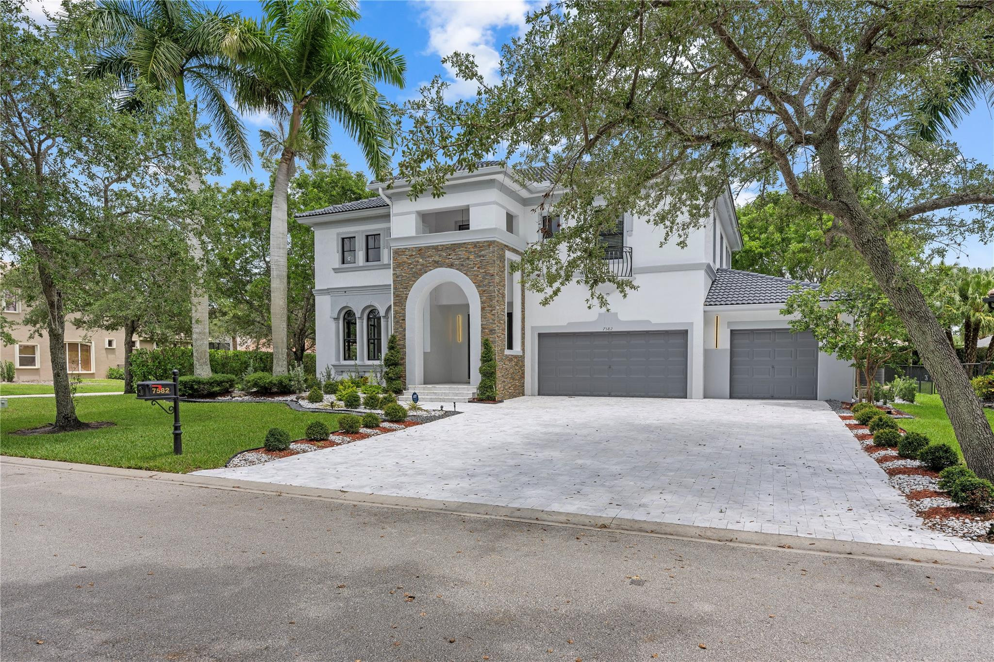 7582 NW 127th Manor