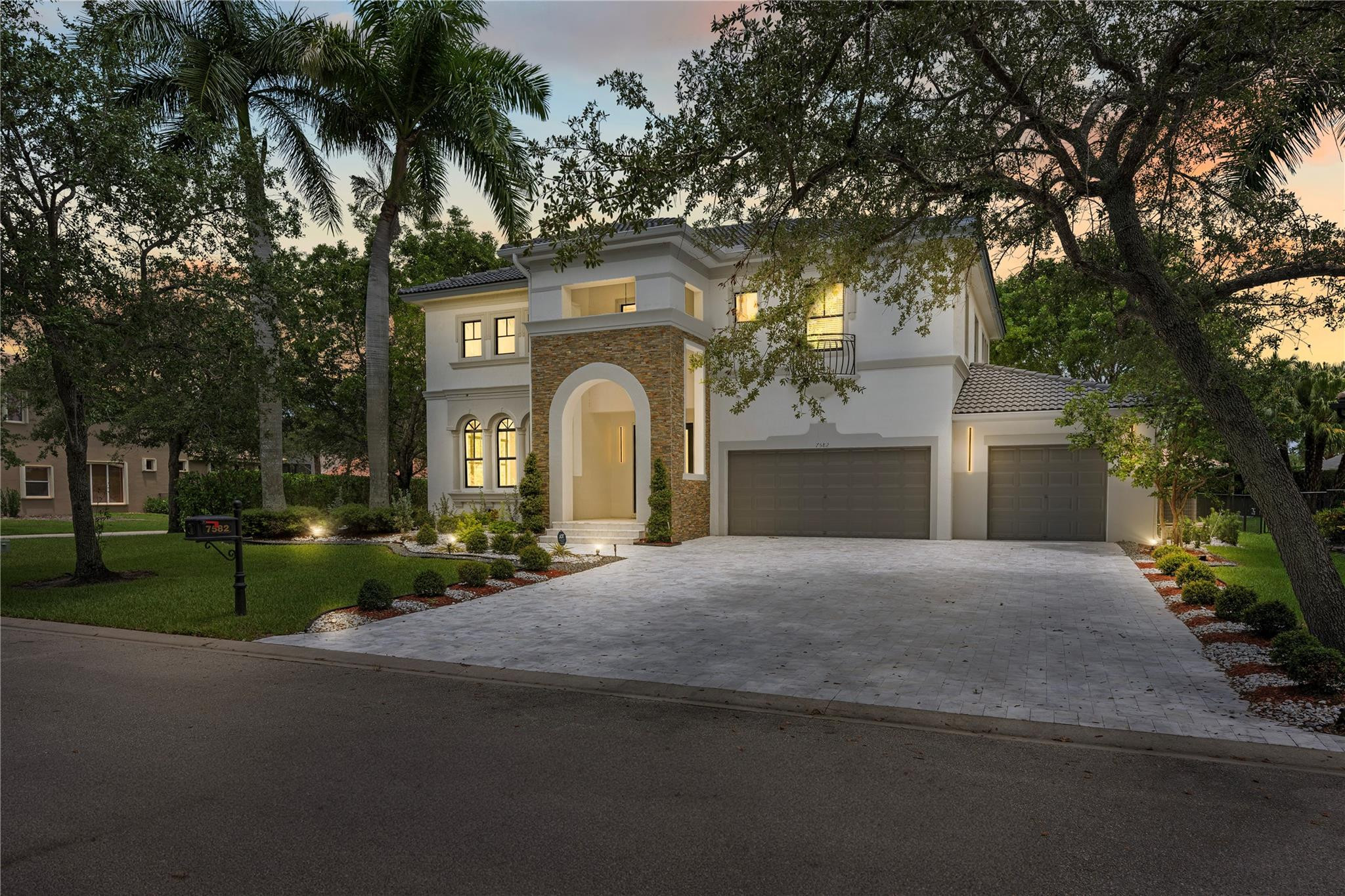 7582 NW 127th Manor