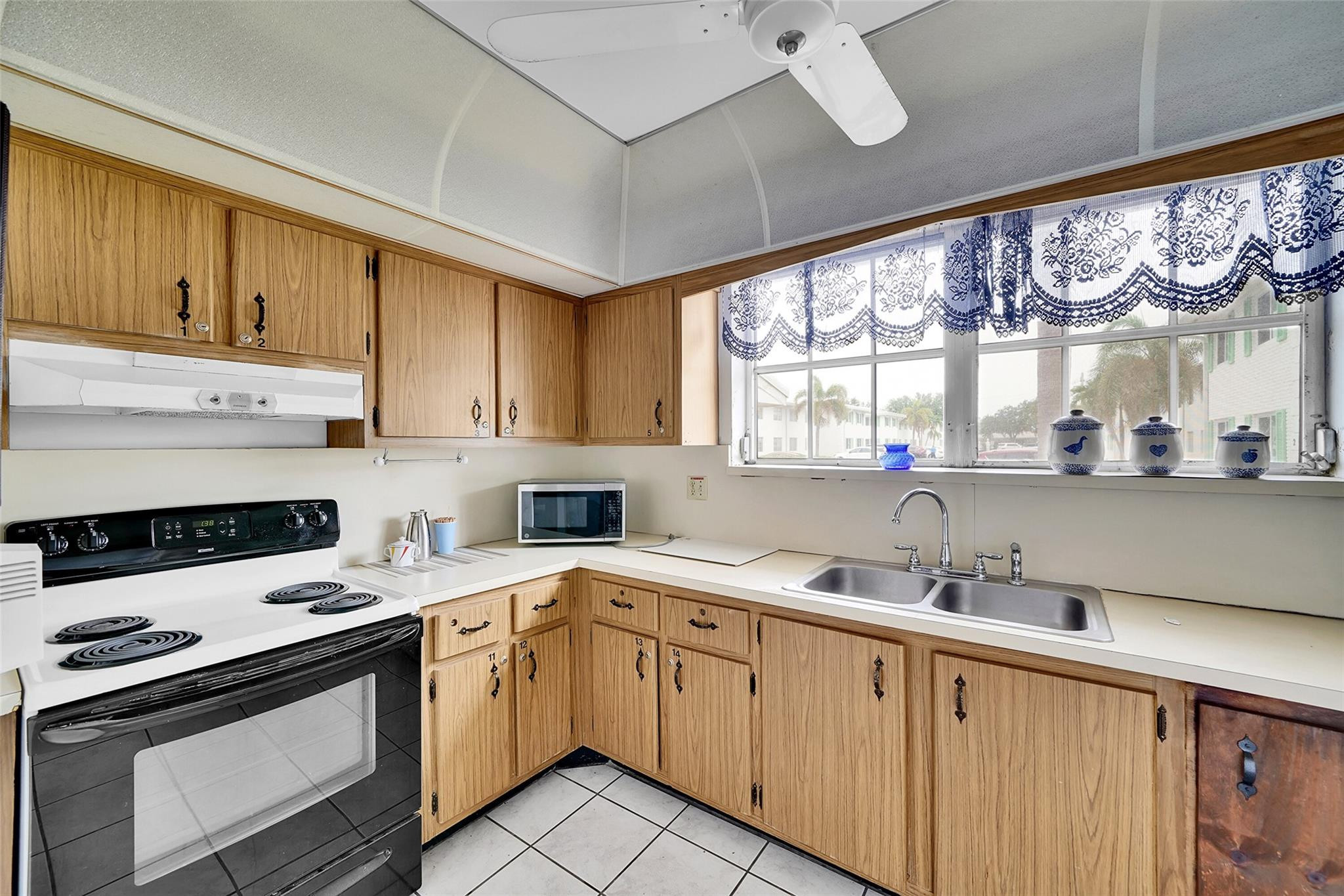 1851 NE 62nd St 605