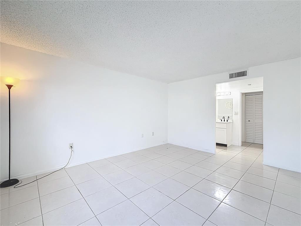 4304 NW 9th Ave 2-3C
