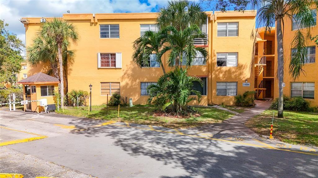 4304 NW 9th Ave 2-3C
