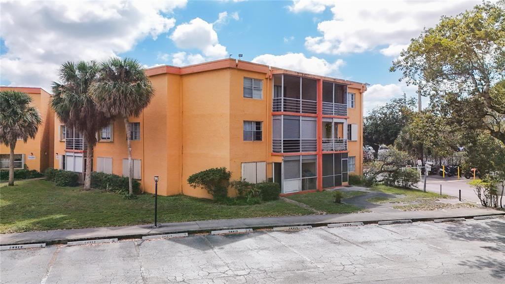 4304 NW 9th Ave 2-3C