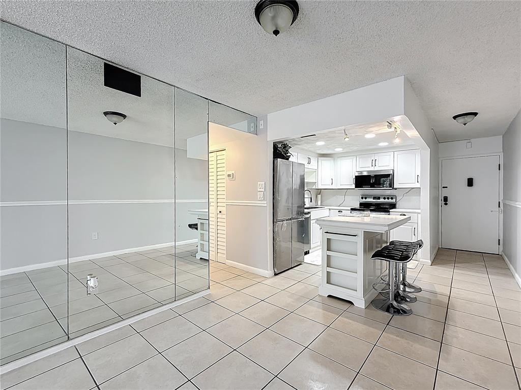 4304 NW 9th Ave 2-3C