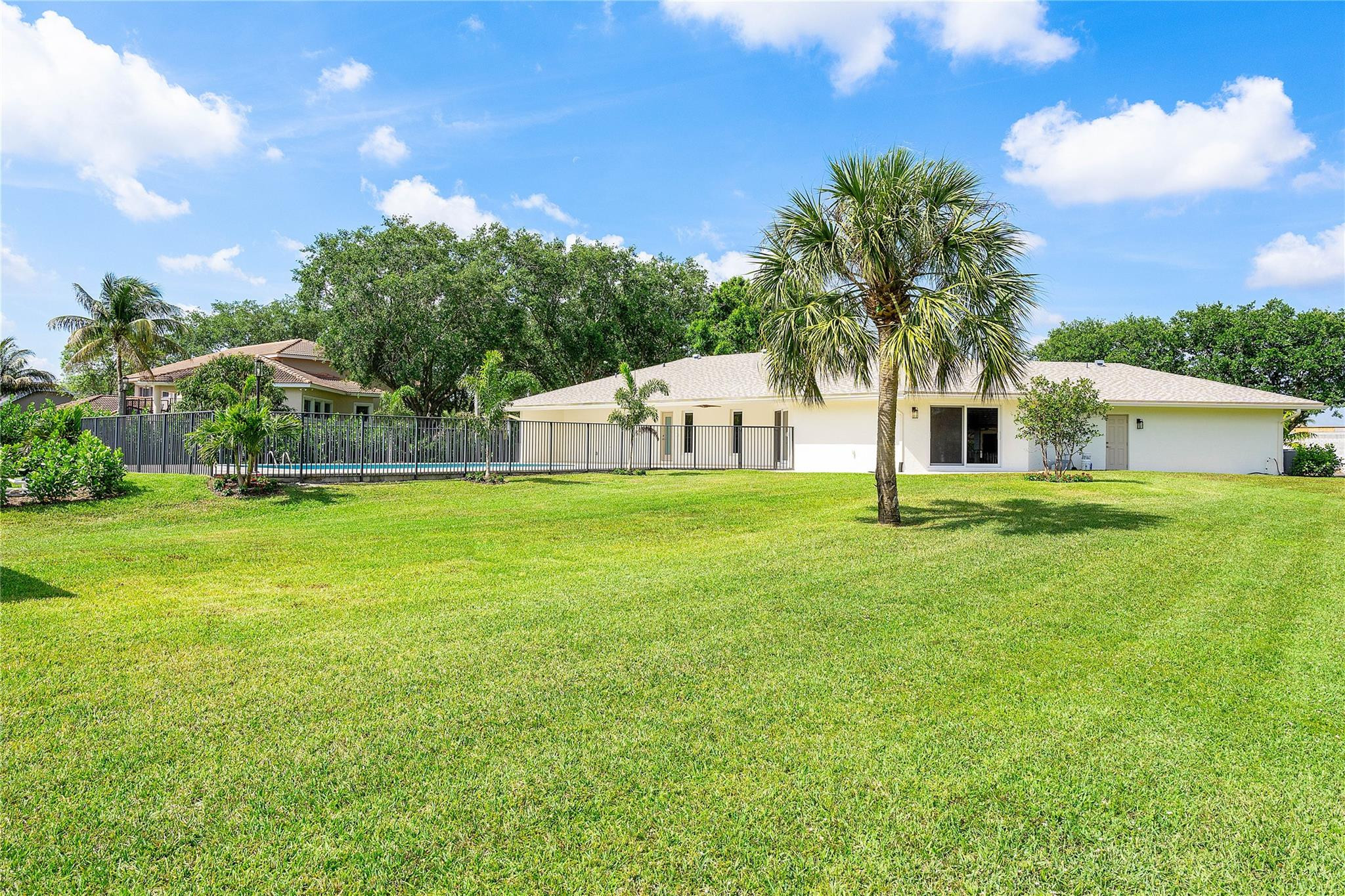 6148 NW 74th Ter