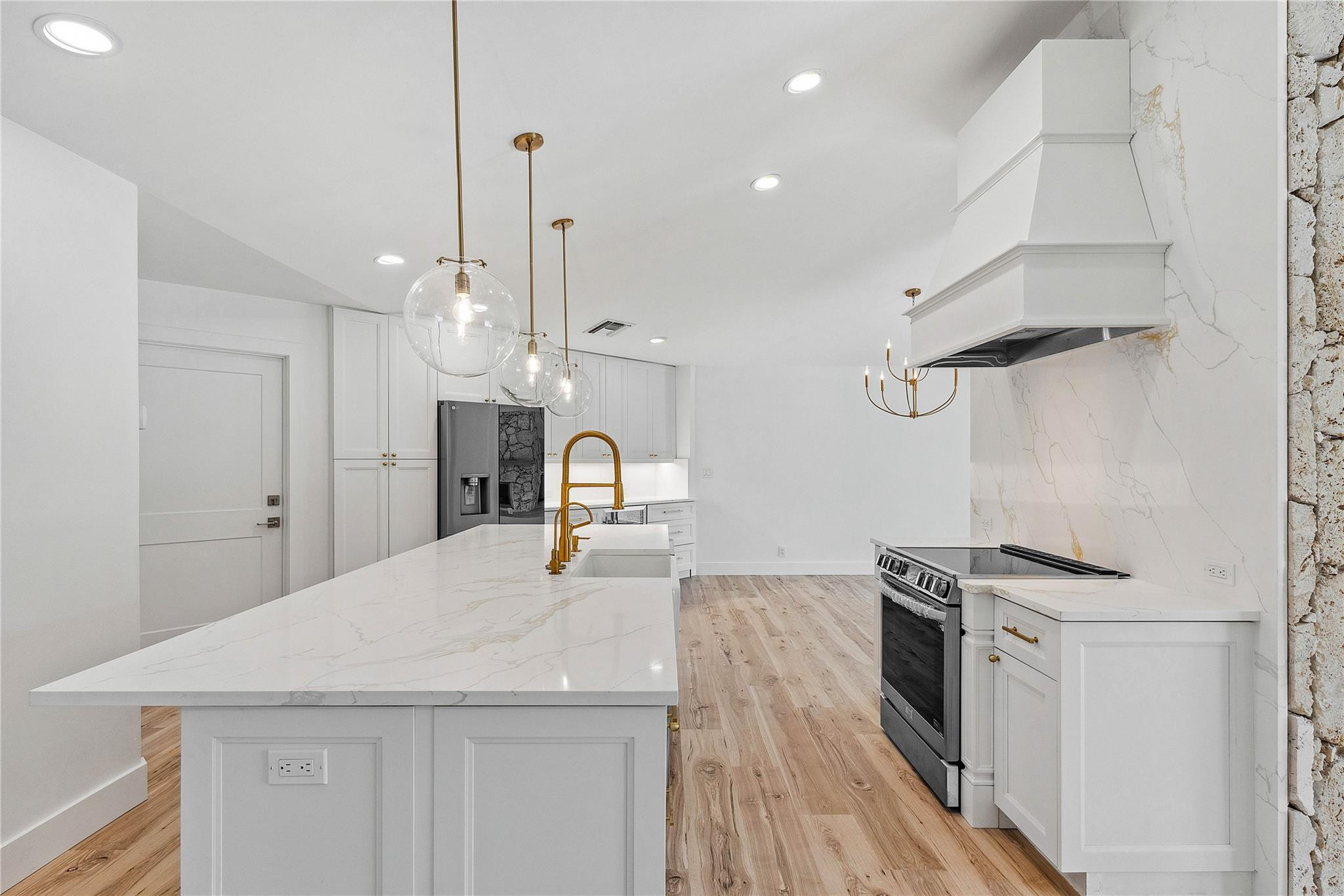 6148 NW 74th Ter