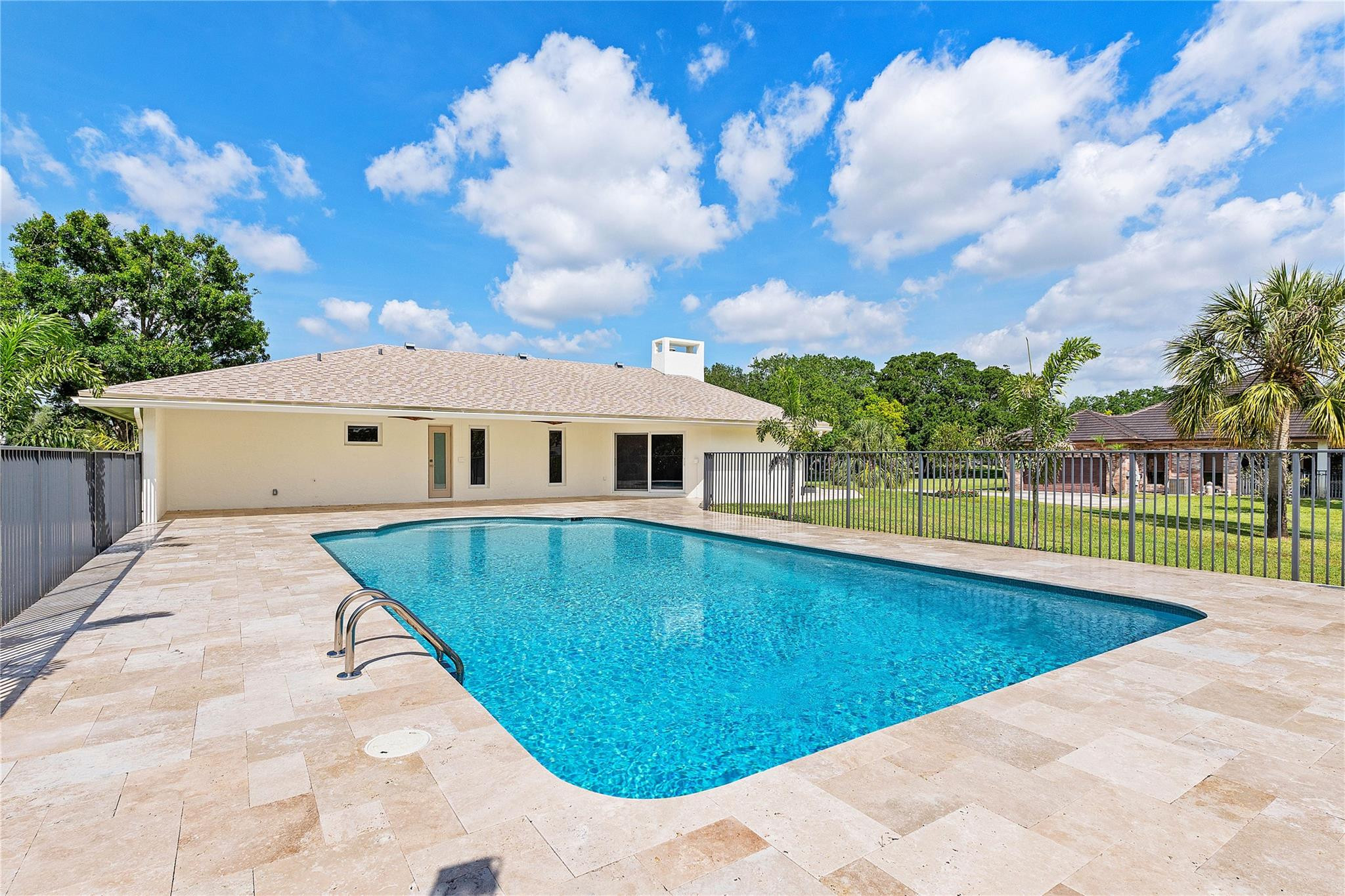 6148 NW 74th Ter