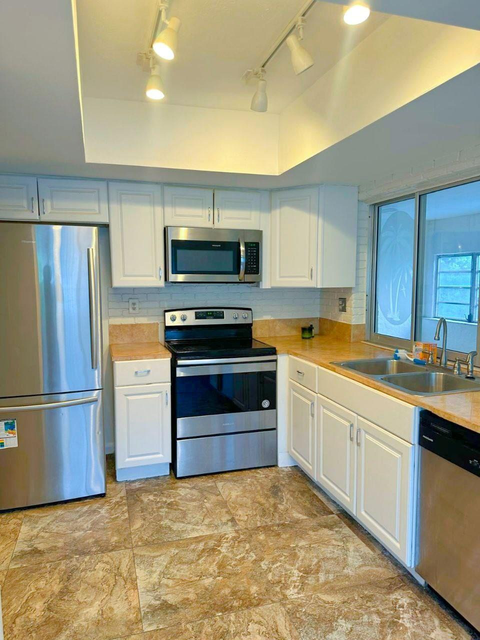 880 SW 49th Ter