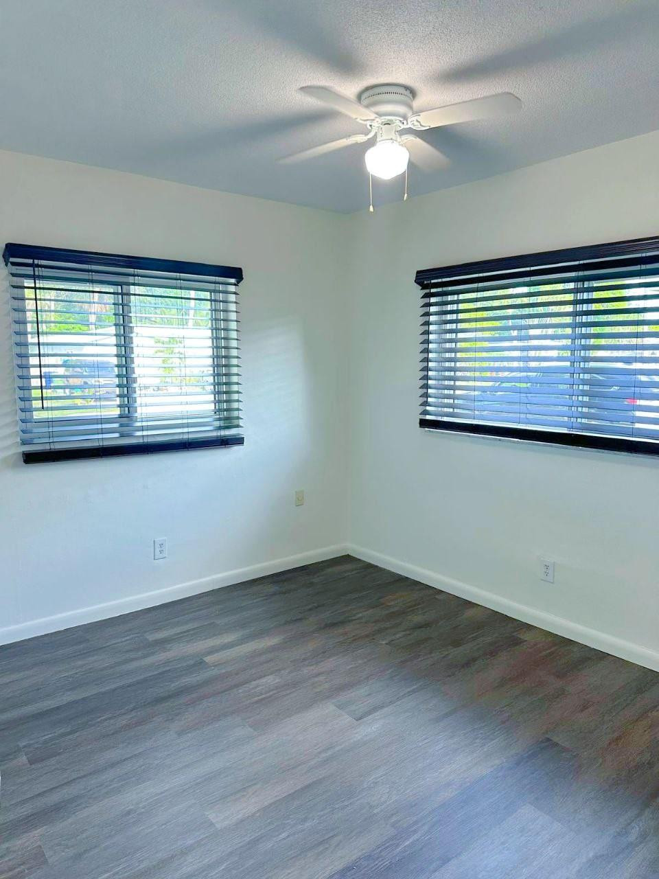 880 SW 49th Ter