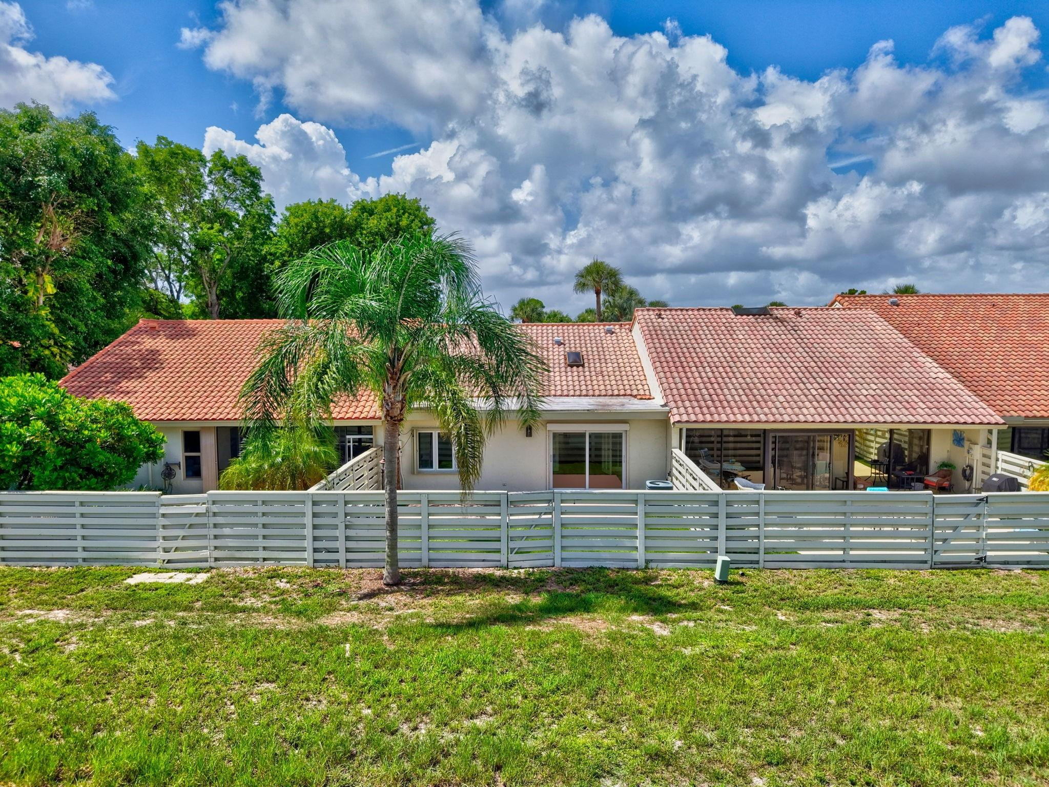 6805 Barbarossa St 6805