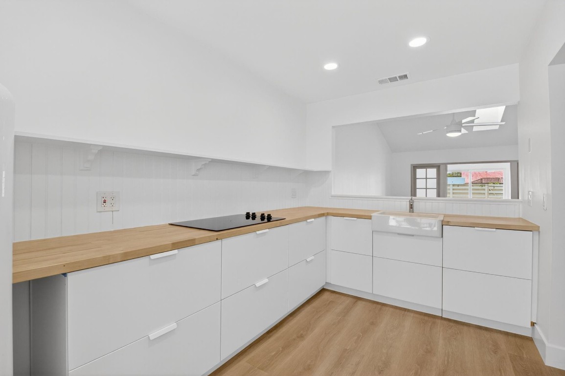 6805 Barbarossa St 6805