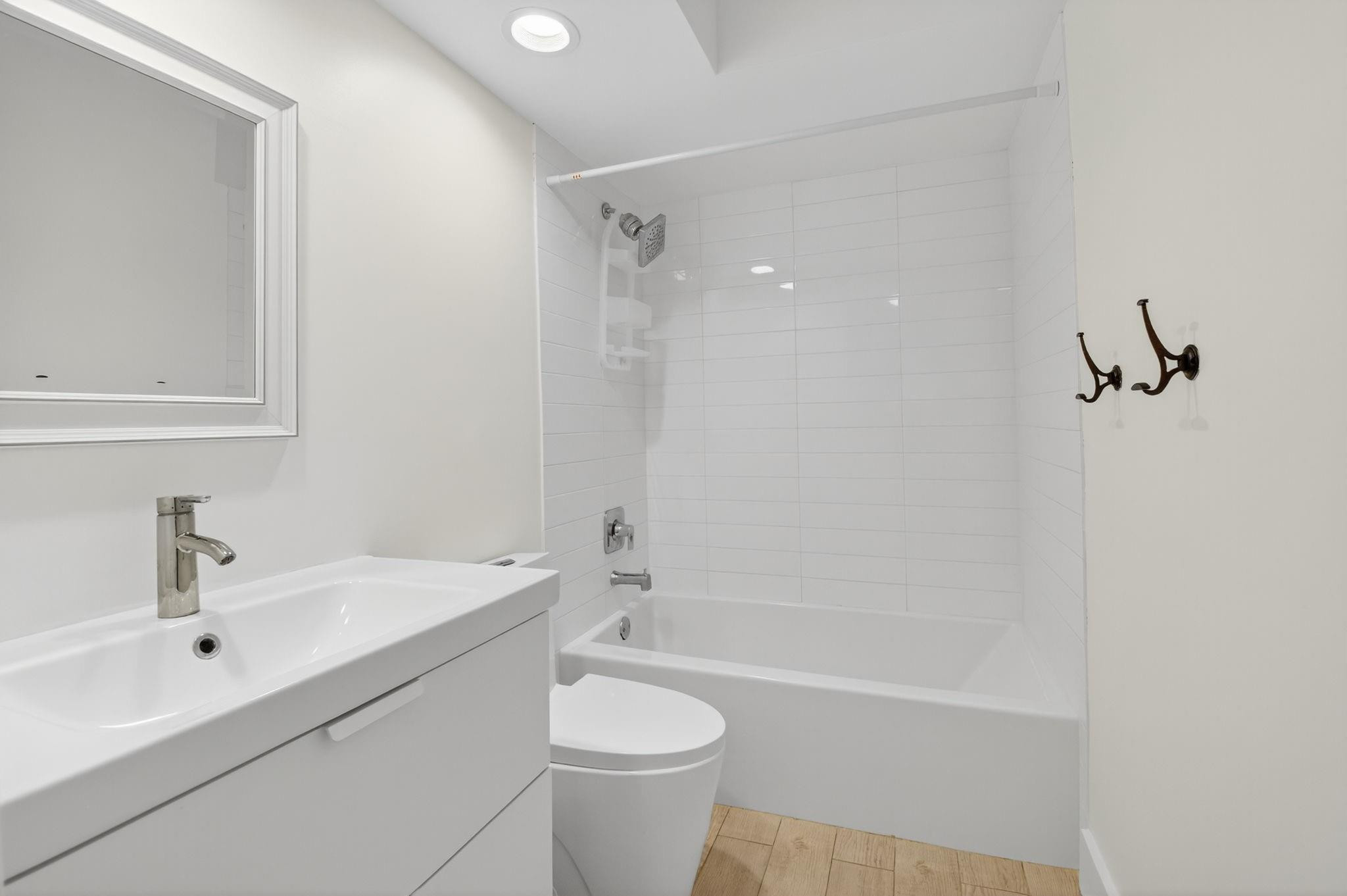 6805 Barbarossa St 6805