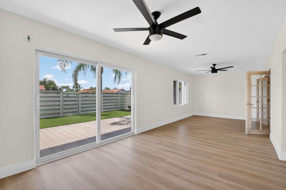 6805 Barbarossa St 6805