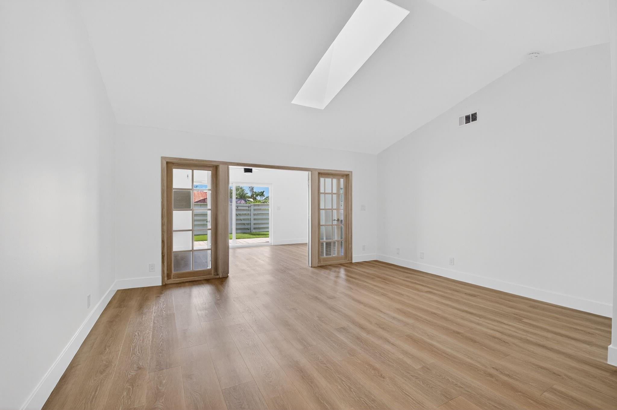 6805 Barbarossa St 6805