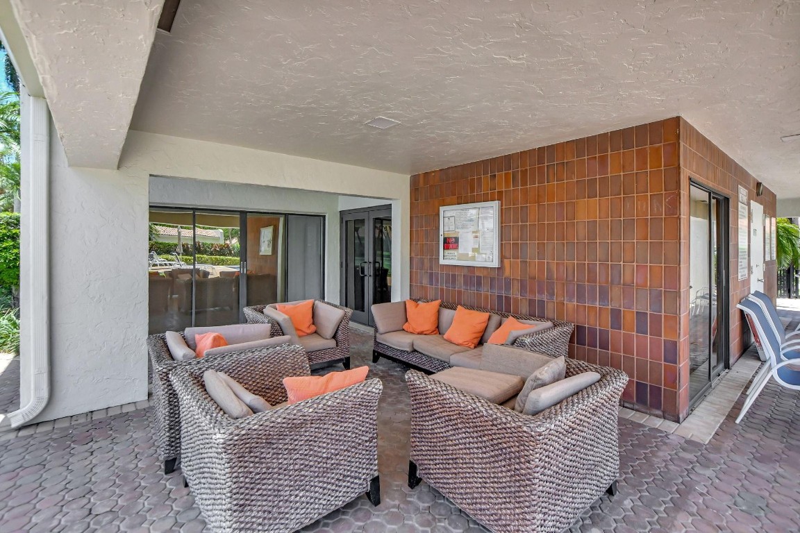 6805 Barbarossa St 6805