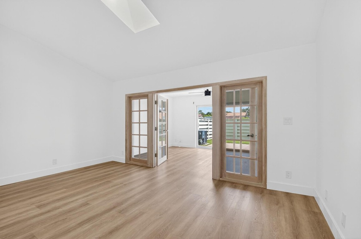 6805 Barbarossa St 6805