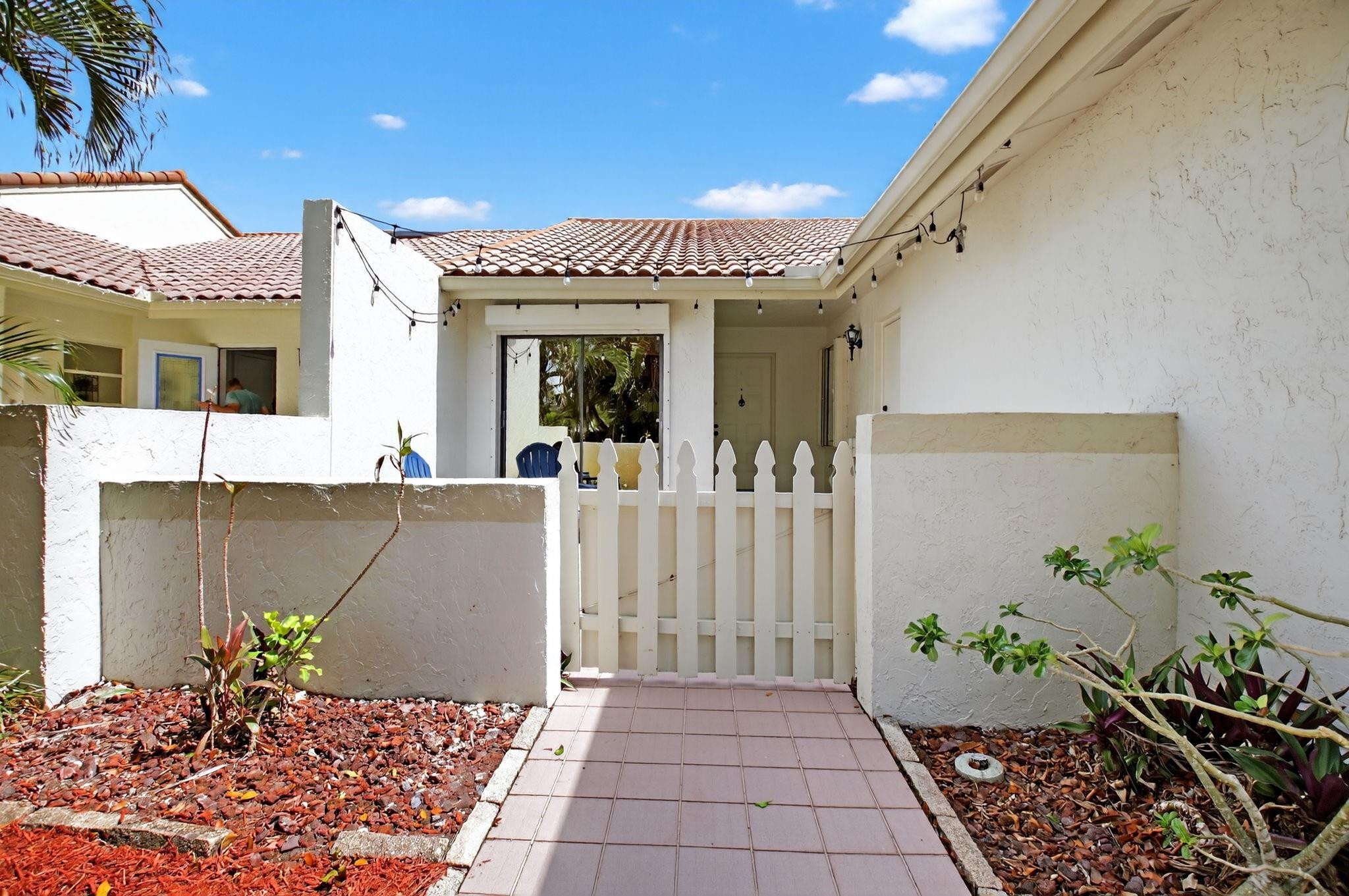 6805 Barbarossa St 6805