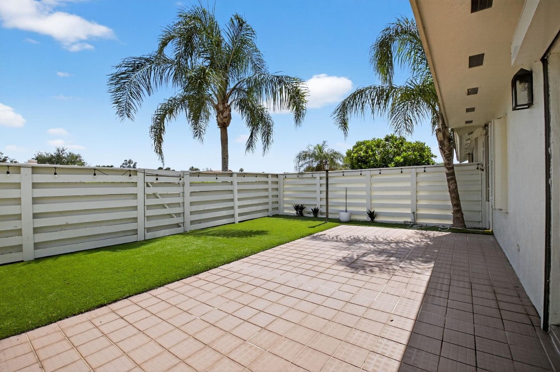 6805 Barbarossa St 6805