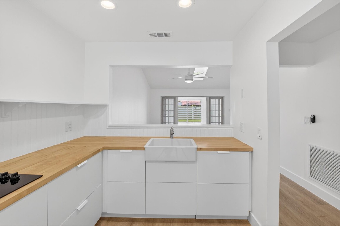 6805 Barbarossa St 6805