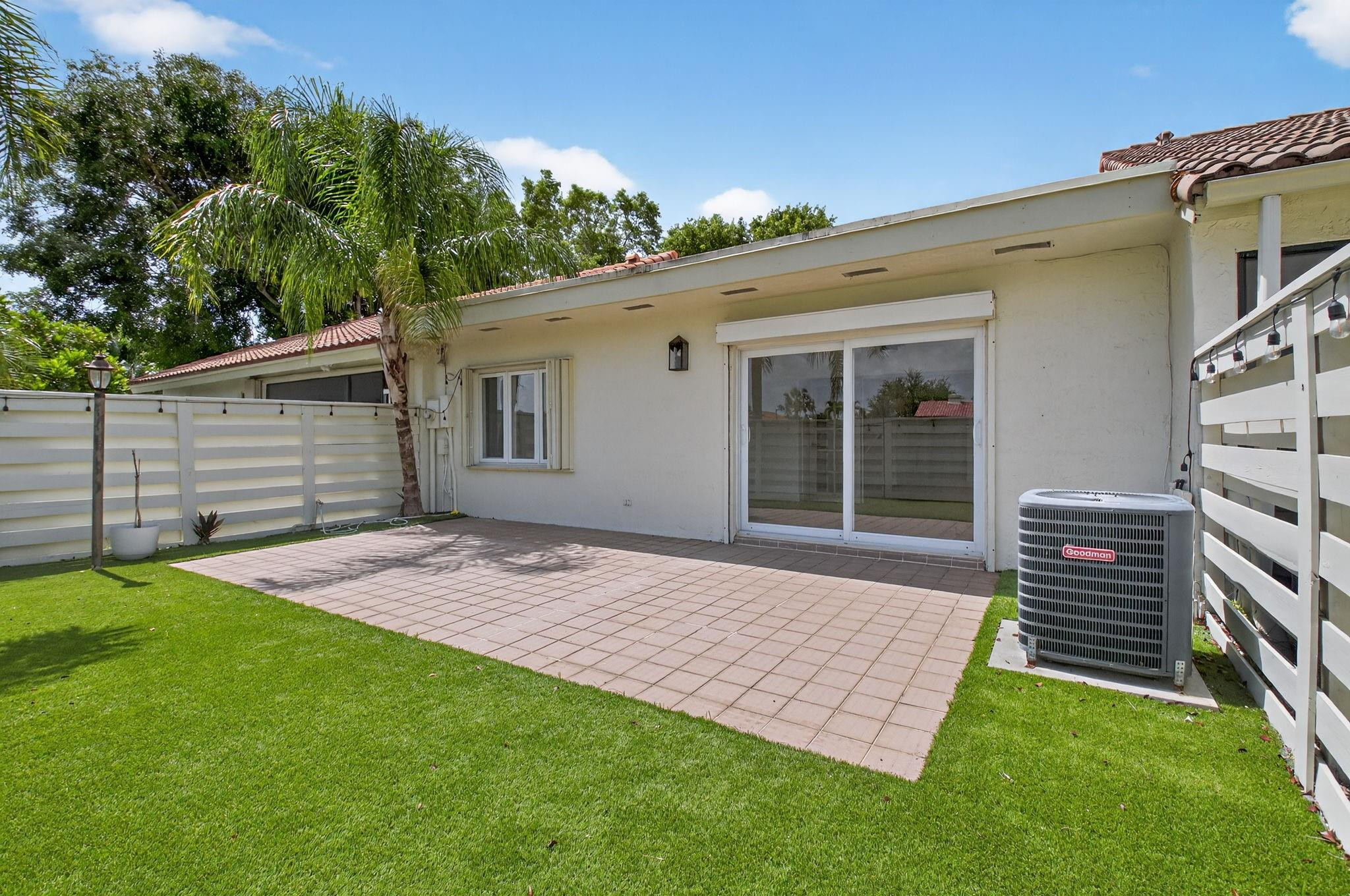 6805 Barbarossa St 6805