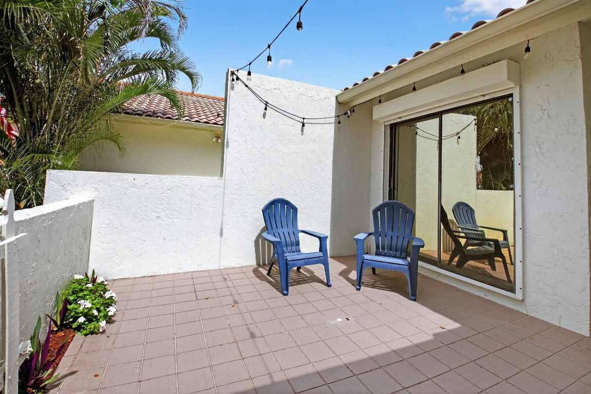 6805 Barbarossa St 6805