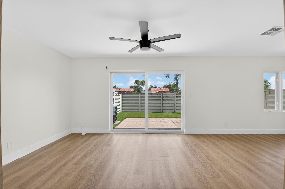 6805 Barbarossa St 6805