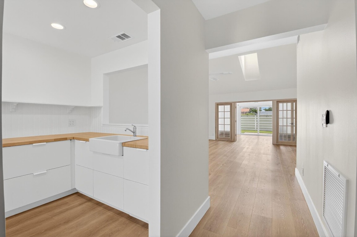 6805 Barbarossa St 6805