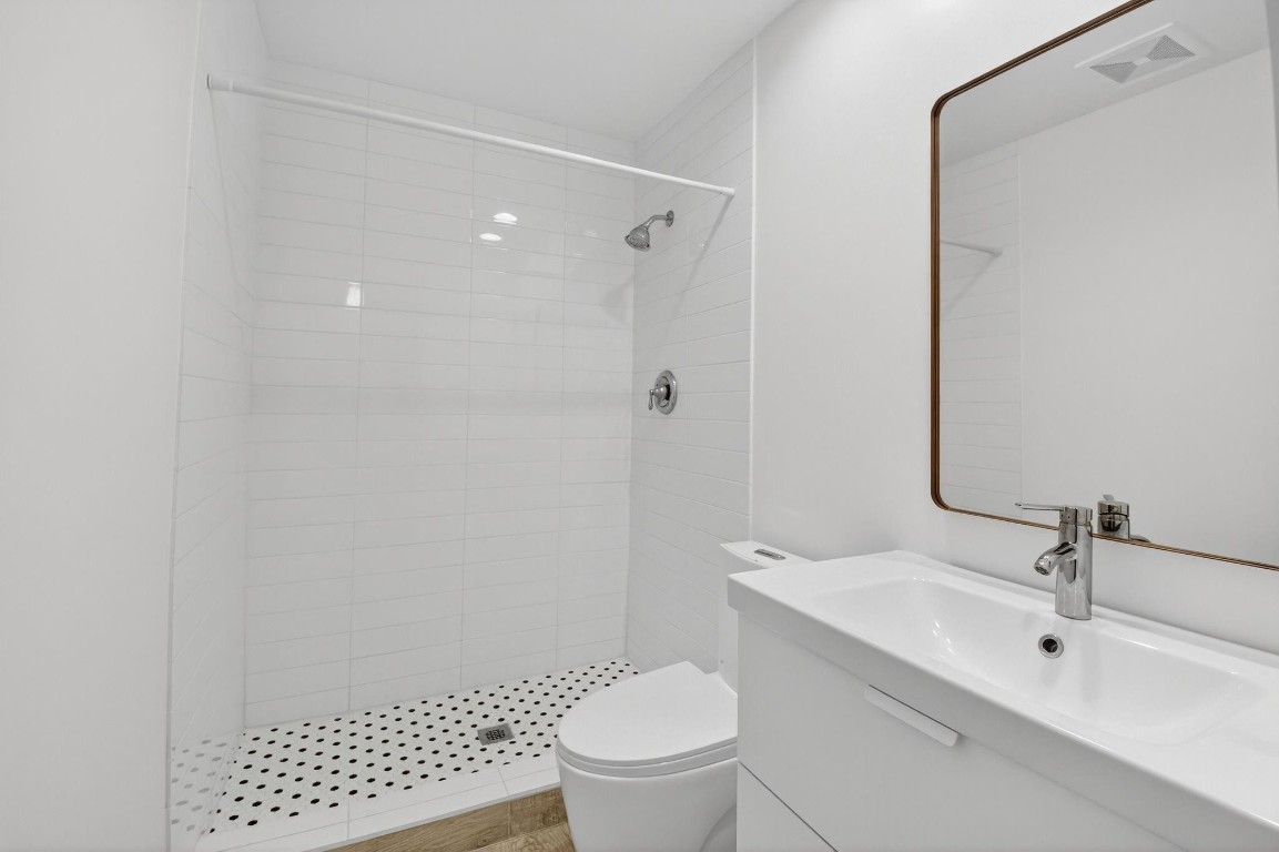 6805 Barbarossa St 6805