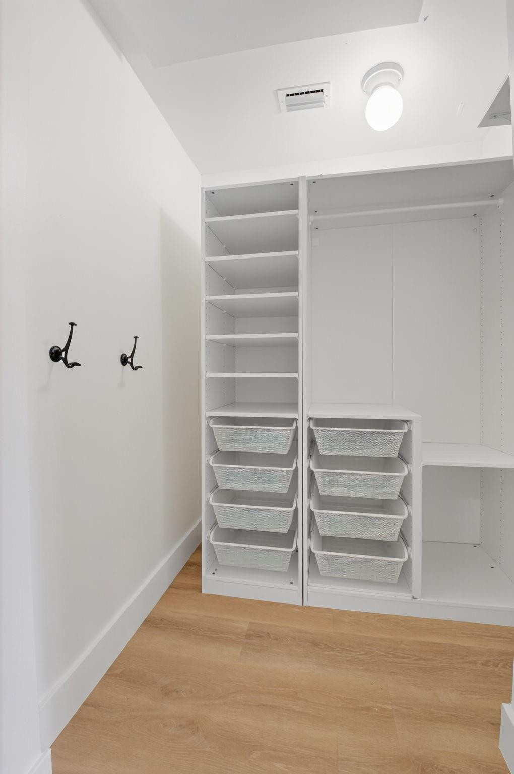 6805 Barbarossa St 6805