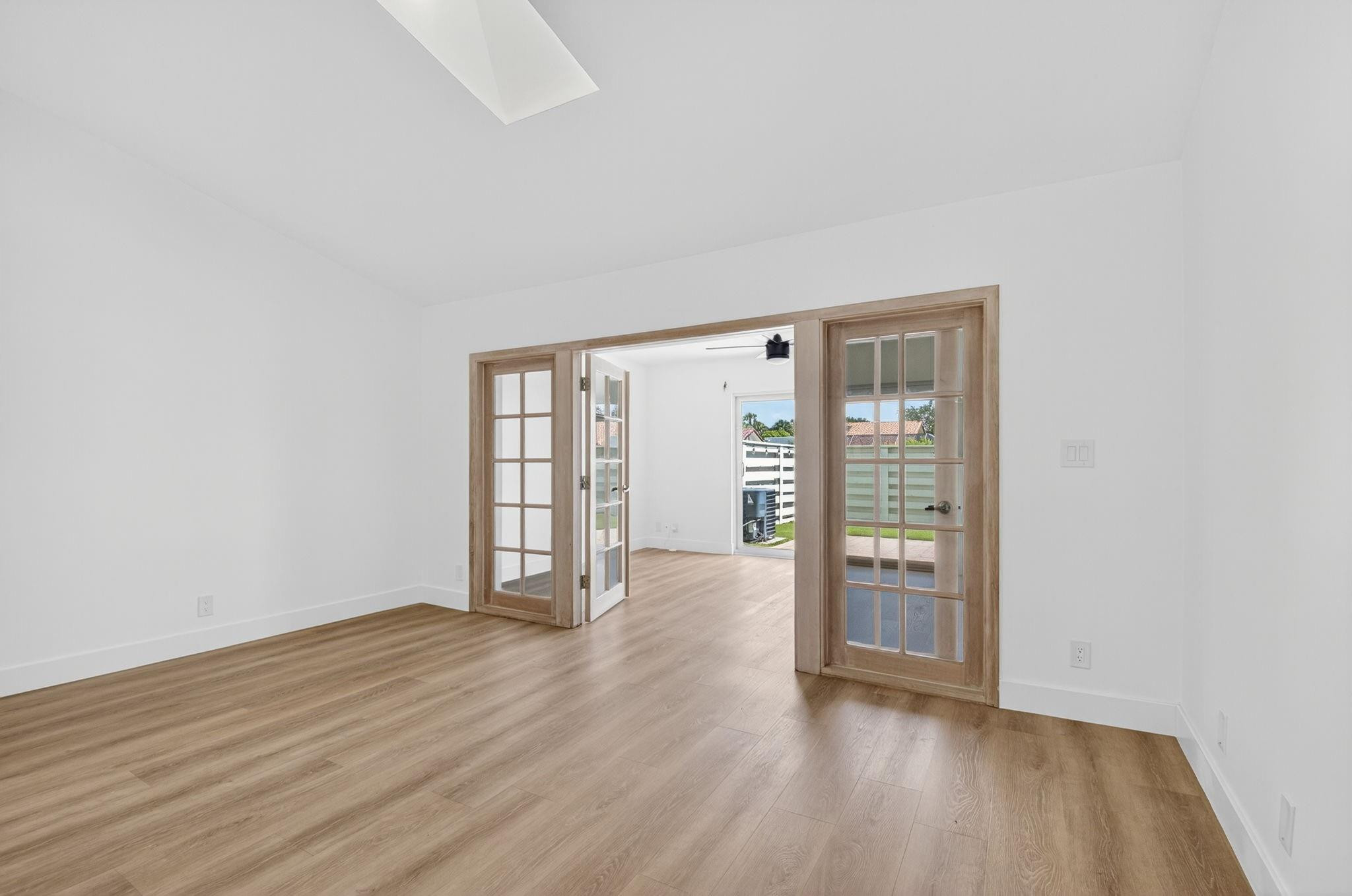 6805 Barbarossa St 6805